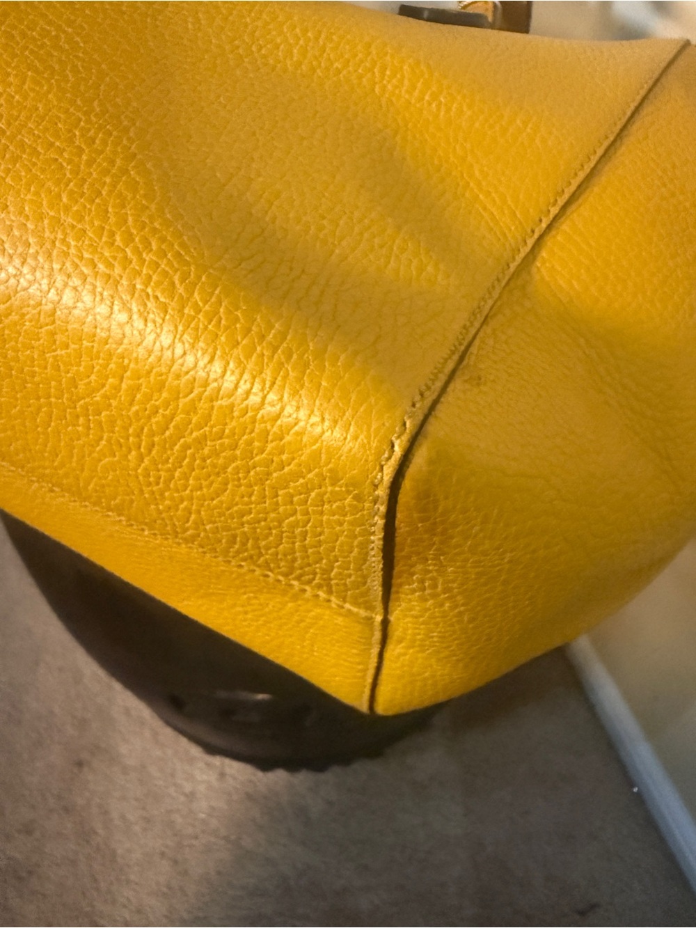 Gucci Large Swing Tote Yellow Pebbled Leather Made in Italy Authentic - Picture 5 of 15